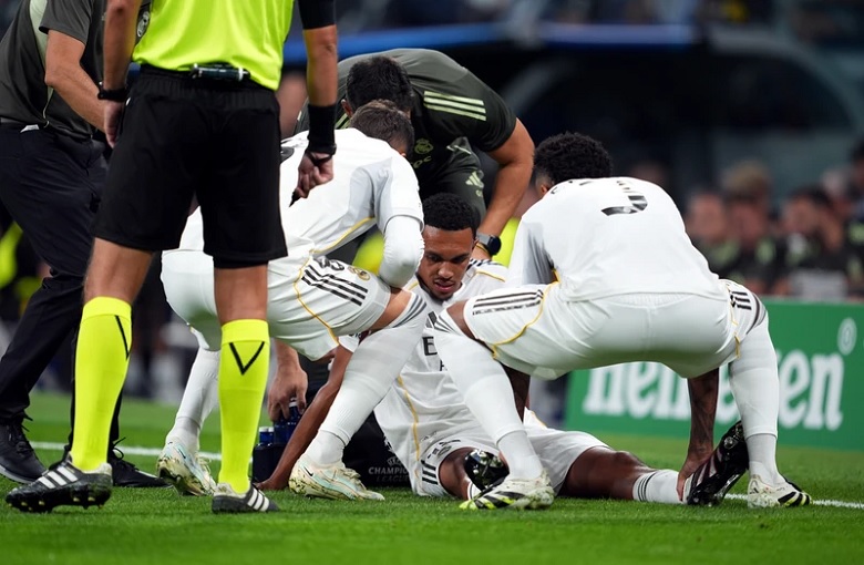 Trent Alexander-Arnold ôm chân rời sân Bernabeu trong trận Real Madrid vs Marseille, nghi chấn thương gân kheo