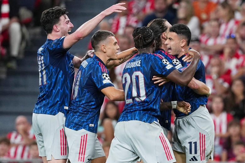 Arsenal thắng Bilbao 2-0 tại Champions League; Martinelli và Trossard lập công