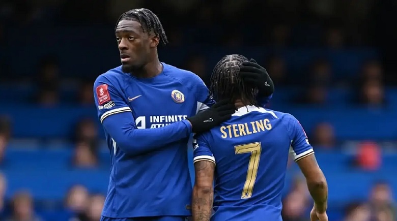 PFA cảnh báo Chelsea vì cô lập Raheem Sterling và Axel Disasi tại Cobham