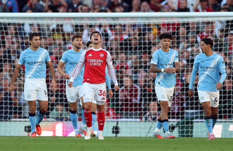 Martinelli ghi bàn phút bù giờ giúp Arsenal hòa Man City 1-1 tại Emirates, phá bẫy việt vị sau đường chuyền Eze