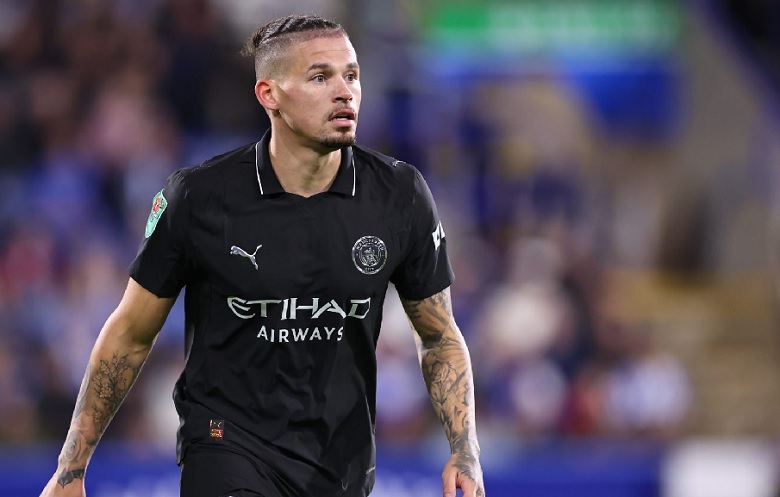 Kalvin Phillips vào sân phút 83 cho Man City trước Huddersfield ở Cúp Liên đoàn Anh