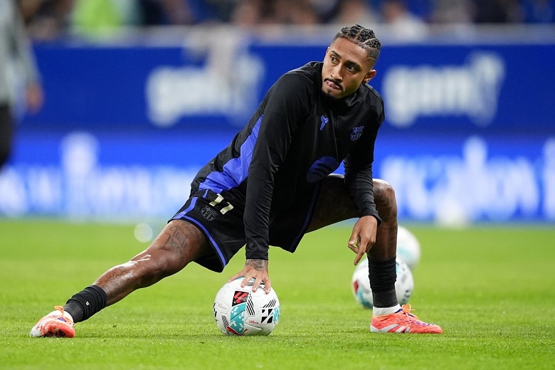 Raphinha chấn thương gân kheo, rời sân sớm trong trận Barcelona vs Oviedo mùa 2025/26