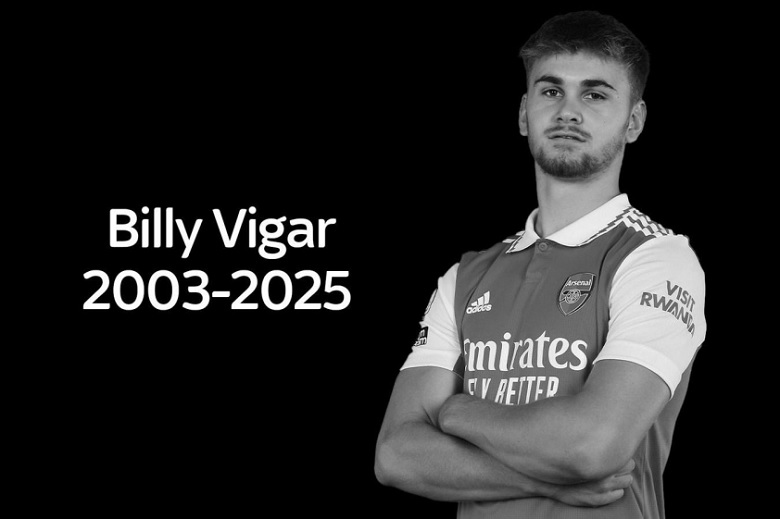 Billy Vigar trong màu áo học viện Arsenal tại Hale End, tiền đạo trẻ của bóng đá Anh
