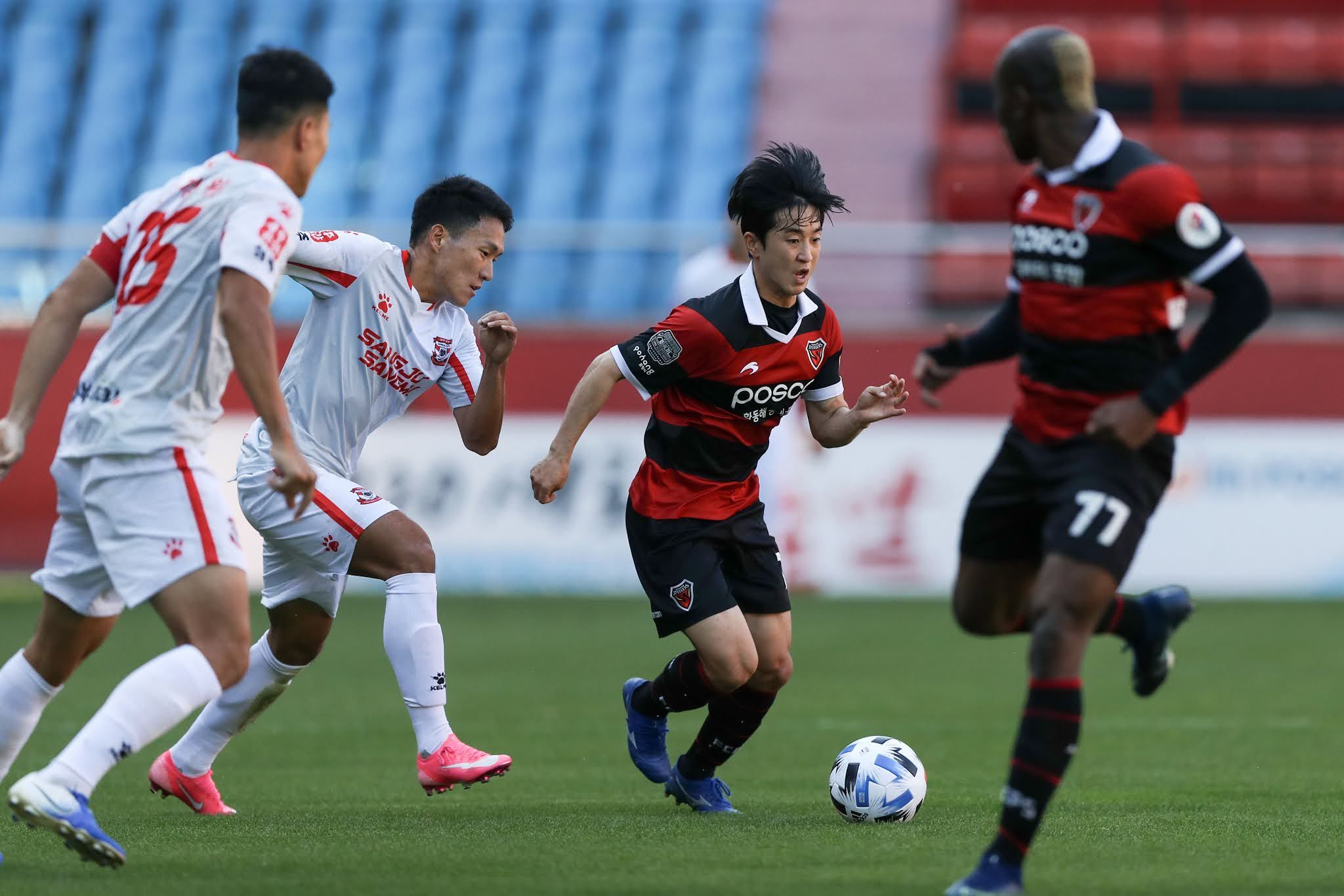 Nhận định, Soi kèo Gimcheon Sangmu vs Pohang Steelers 14h30 ngày 27/9: Cuộc chiến nhóm dẫn đầu - Ảnh 4
