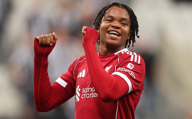 Rio Ngumoha ký hợp đồng chuyên nghiệp với Liverpool, nhận lương 29.000 bảng/tuần, bước tiến lớn ở tuổi 17