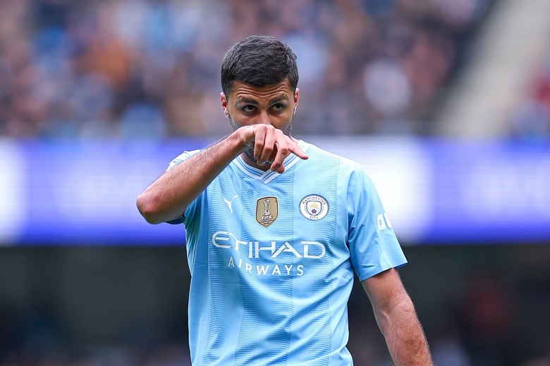 Rodri ôm đầu gối trong buổi tập, nguy cơ vắng mặt của Man City tại Ngoại hạng Anh