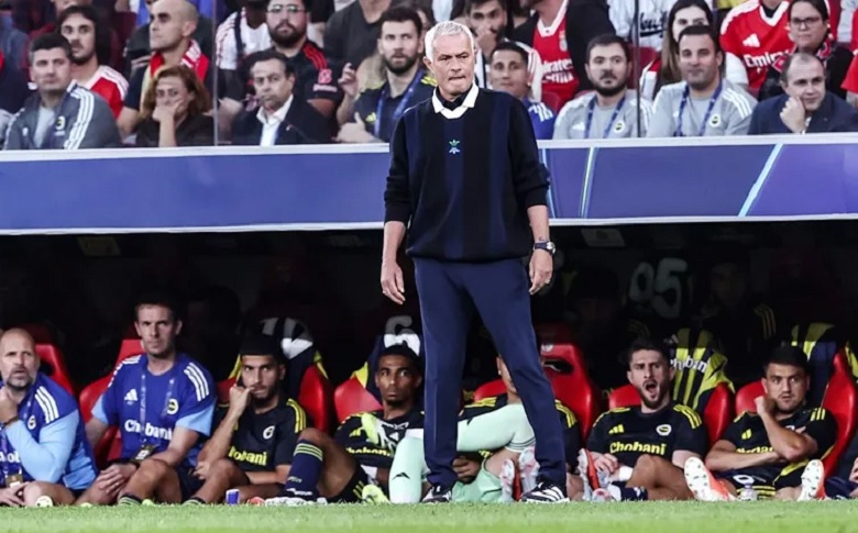 Mourinho và các học trò nhiễm virus lạ trước đại chiến với Porto - Ảnh 1