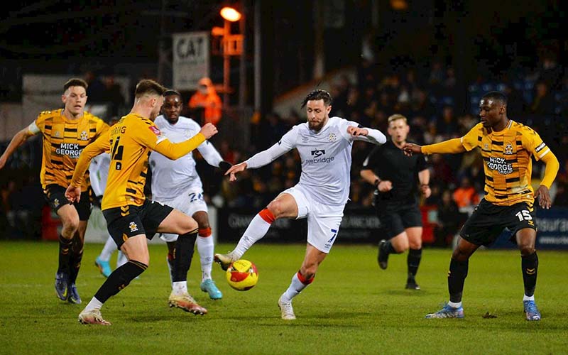 Nhận định, Soi kèo Cambridge United vs Luton Town 1h00 ngày 8/10: Cửa dưới tạo bất ngờ - Ảnh 1