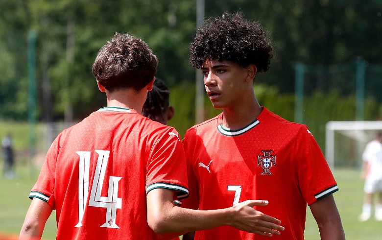 ‘Quý tử’ nhà Ronaldo được triệu tập lên ĐT U16 Bồ Đào Nha - Ảnh 1