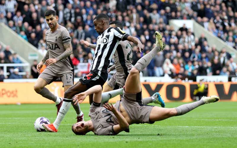 Nhận định, Soi kèo Newcastle vs Tottenham 3h00 ngày 30/10: Vé cho Chích Choè - Ảnh 1