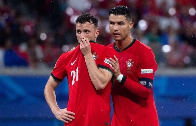 Ronaldo chính thức lên tiếng về việc không dự đám tang Diogo Jota - Ảnh 1