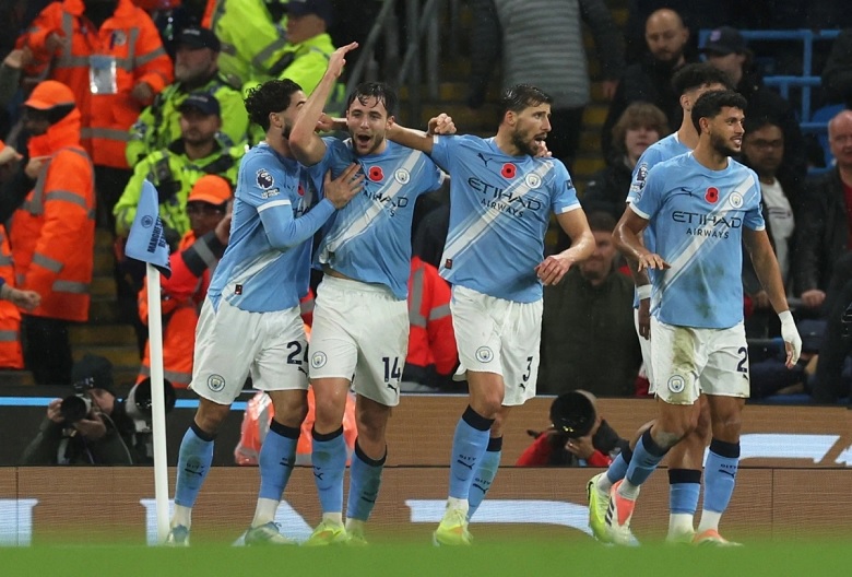 Man City thắng giòn giã, cuộc đua vô địch Ngoại hạng Anh nóng trở lại - Ảnh 1