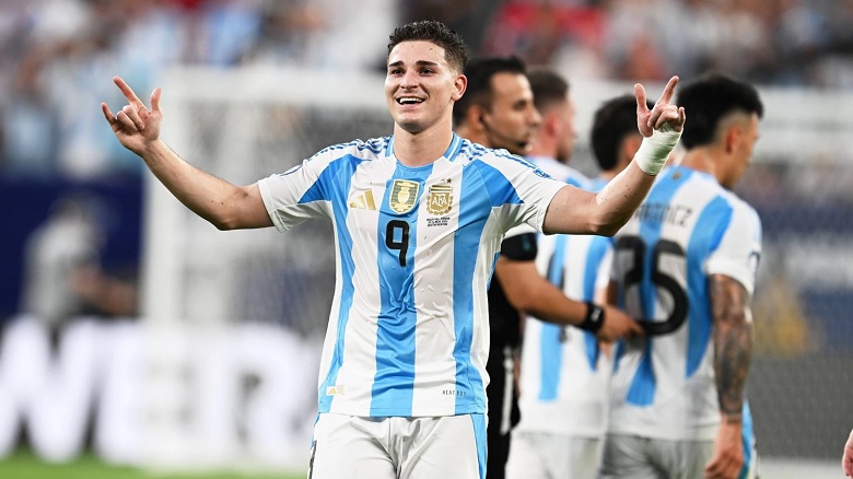 Julian Alvarez bị gạch tên khỏi ĐT Argentina vì lý do bất ngờ - Ảnh 1