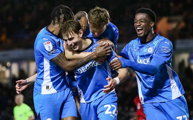 Nhận định, Soi kèo Crawley Town vs Peterborough United 2h45 ngày 12/11: Ba điểm cho khách - Ảnh 1