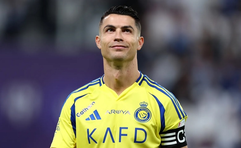 Ronaldo tranh giải Cầu thủ xuất sắc nhất Trung Đông với Benzema, Kante - Ảnh 1