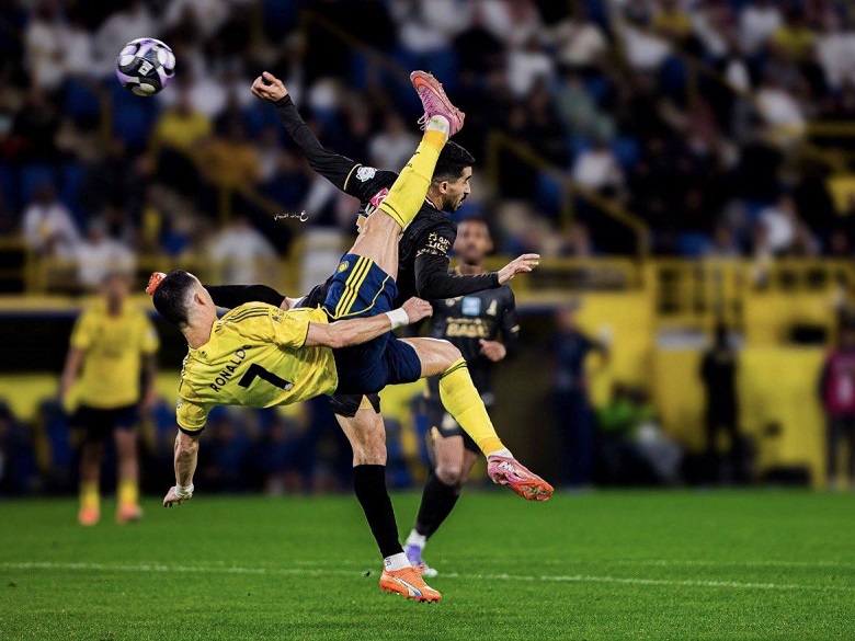 CR7 tái hiện tuyệt phẩm từng khiến Buffon ‘đứng hình’ - Ảnh 1