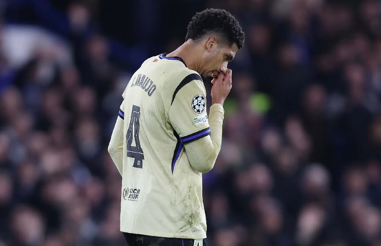 Thủ lĩnh hàng thủ Barcelona xin nghỉ thi đấu vì tâm lý bất ổn - Ảnh 1