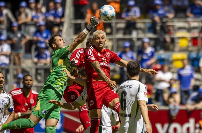 Nhận định, Soi kèo Dusseldorf vs Schalke 0h30 ngày 6/12: Củng cố ngôi đầu - Ảnh 1