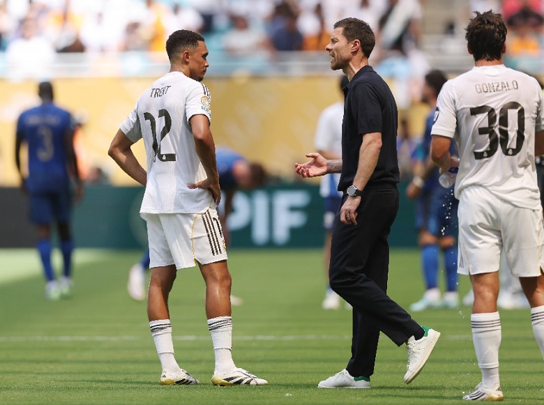 Real Madrid ‘chấp’ đối thủ hậu vệ phải trong 1 tháng tới - Ảnh 1