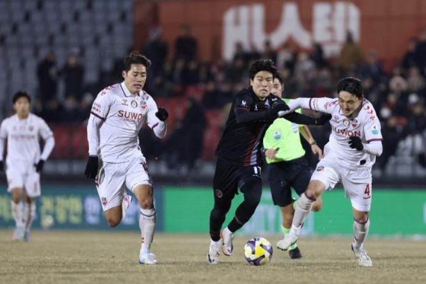 Nhận định, Soi kèo Suwon vs Bucheon 17h00 ngày 8/12: Tấm vé cuối cùng - Ảnh 4