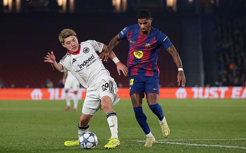 Barcelona thắng ngược Frankfurt tại Cúp C1 châu Âu - Ảnh 1