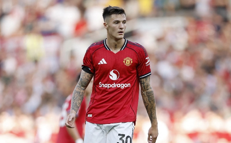 Tân binh MU bị ngộ độc, nguy cơ lỡ trận gặp Bournemouth - Ảnh 1