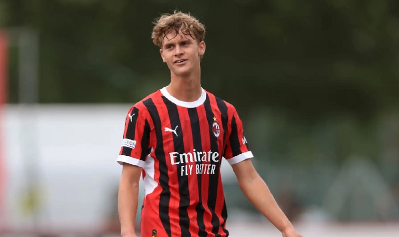 AC Milan điền tên con trai Ibrahimovic vào danh sách dự Siêu Cúp Italia - Ảnh 1