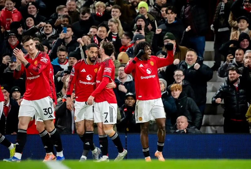 Thắng nghẹt thở Newcastle, MU áp sát Top 4 Ngoại hạng Anh - Ảnh 1