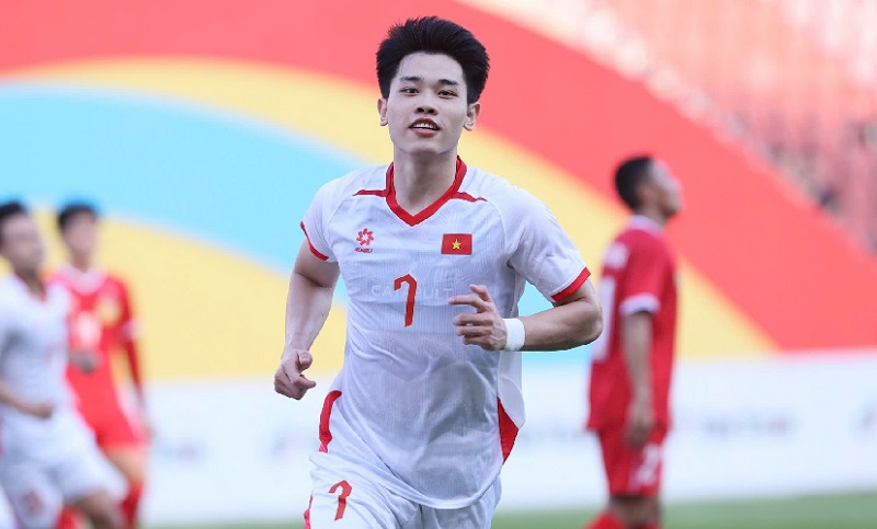 Đình Bắc chỉ về thứ 3 ở cuộc đua VĐV tiêu biểu 2025 - Ảnh 1