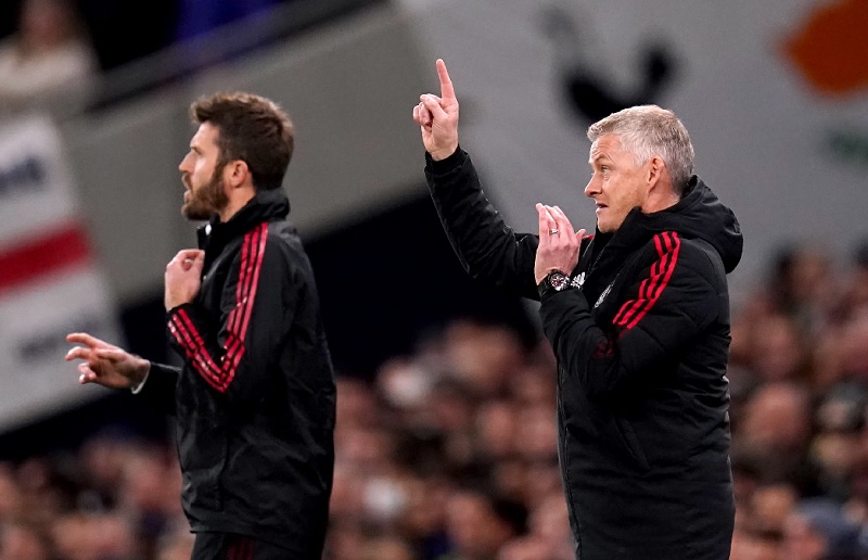 Old Trafford dậy sóng với cuộc đua ghế HLV tạm quyền - Ảnh 2