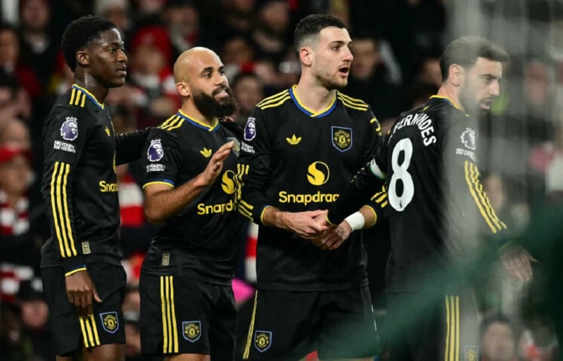 Dàn sao rực sáng, MU chấm dứt chuỗi bất bại trên sân nhà của Arsenal - Ảnh 1