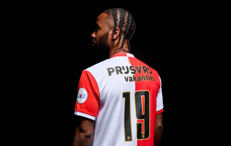 Sterling chưa được phép tập luyện tại đội bóng mới - Ảnh 1