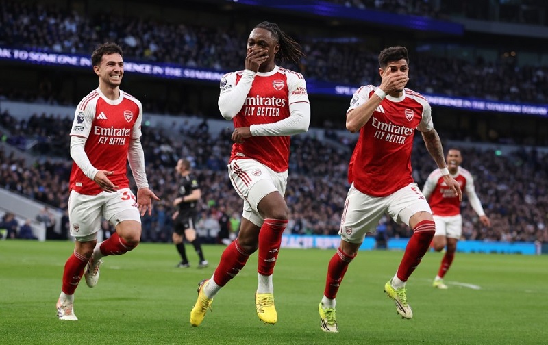 Eze tạo cột mốc lịch sử ở derby Bắc London - Ảnh 1