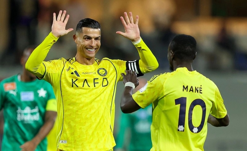 Ronaldo tiến gần cột mốc 1.000 bàn thắng - Ảnh 1