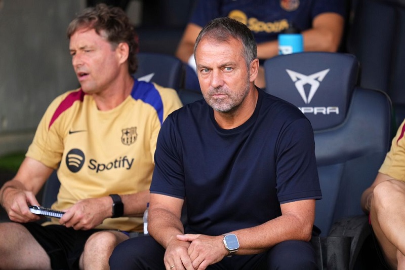 HLV Hansi Flick siết kỷ luật tại Barca bằng mức phạt tiền ‘khổng lồ’ - Ảnh 1