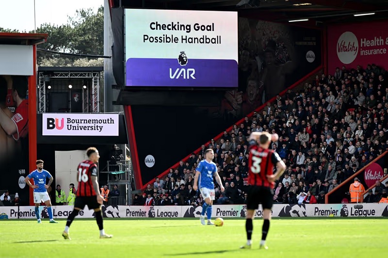 VAR có thể bước sang kỷ nguyên mới với quyền khiếu nại của HLV - Ảnh 2