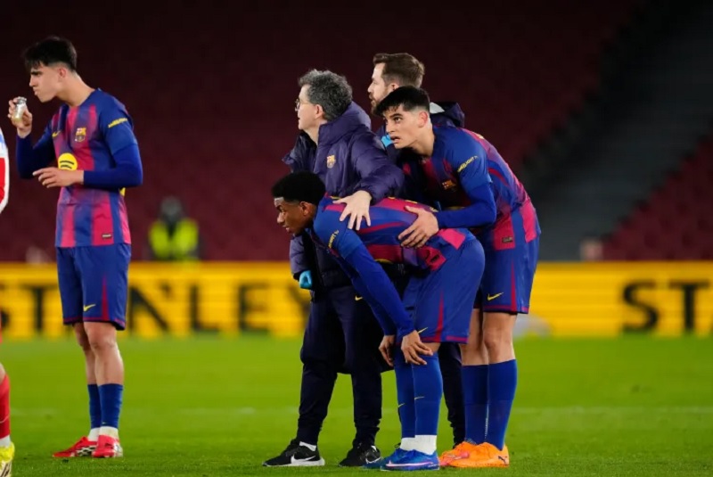 Barcelona nhận cú sốc khi 2 trụ cột cùng chấn thương - Ảnh 2