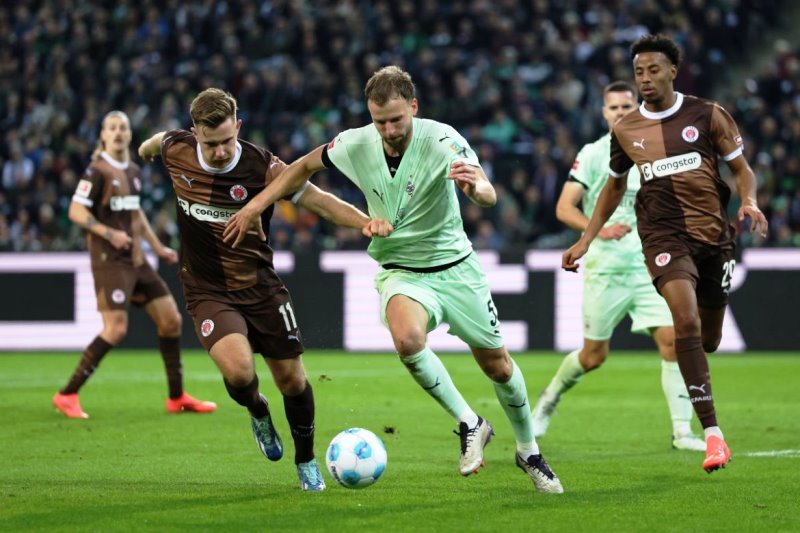 Soi kèo phạt góc Monchengladbach vs St. Pauli, 02h30 ngày 14/03 - Ảnh 1