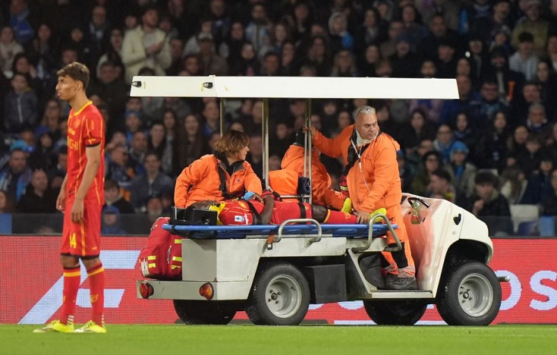 Trận đấu tại Serie A chứng kiến khoảnh khắc khiến toàn bộ các CĐV run rẩy - Ảnh 2