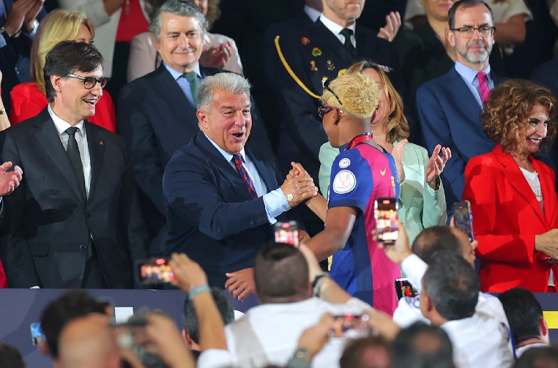 Laporta tái đắc cử Chủ tịch Barcelona với chiến thắng áp đảo - Ảnh 3