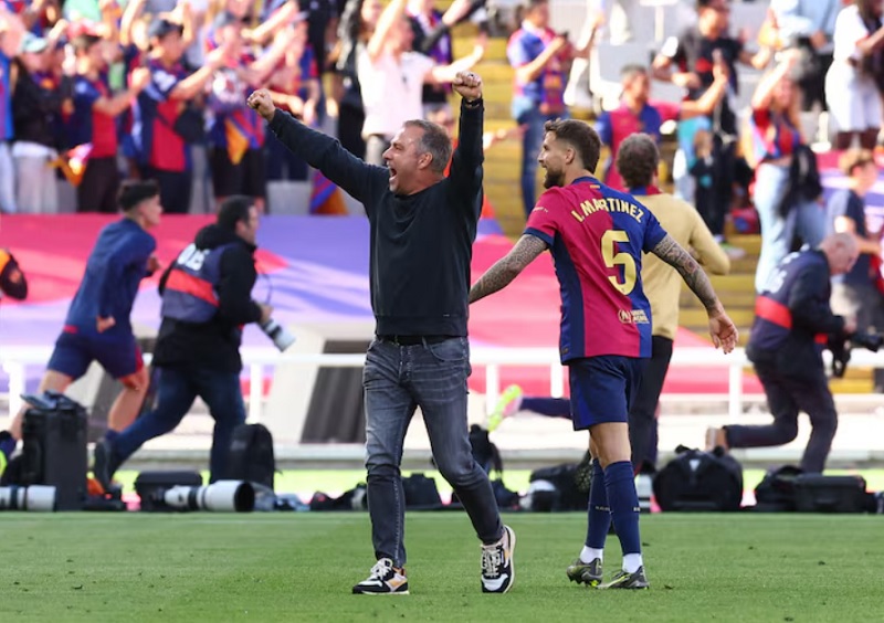 HLV Flick chuẩn bị gia hạn với Barca đến năm 2028 - Ảnh 2