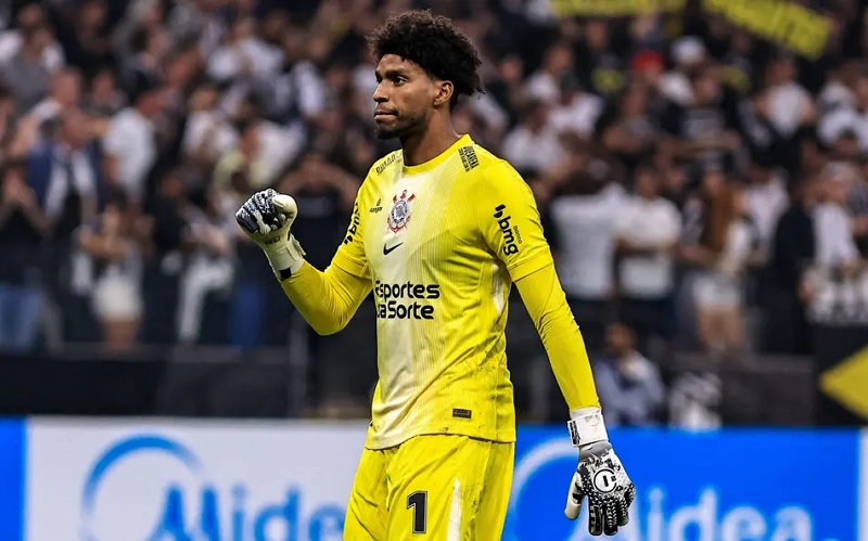 ĐT Brazil gọi bổ sung thủ môn cao xấp xỉ 2 mét thay Alisson - Ảnh 1