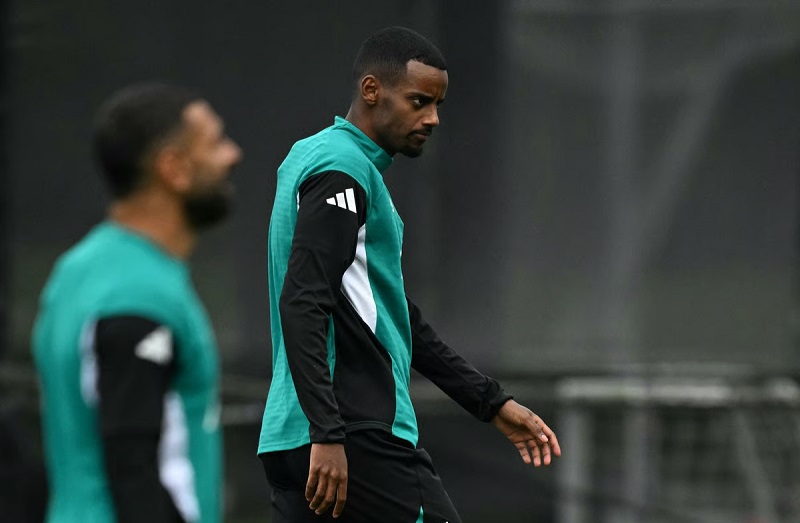 Isak kịp tái xuất trước đại chiến với PSG - Ảnh 1