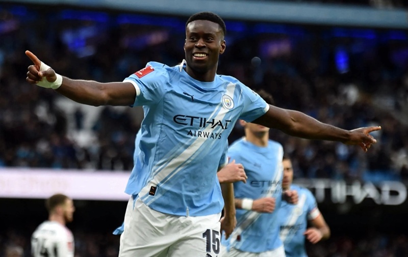 Vì sao Man City không thể sử dụng Marc Guehi ở chung kết Carabao Cup? - Ảnh 1