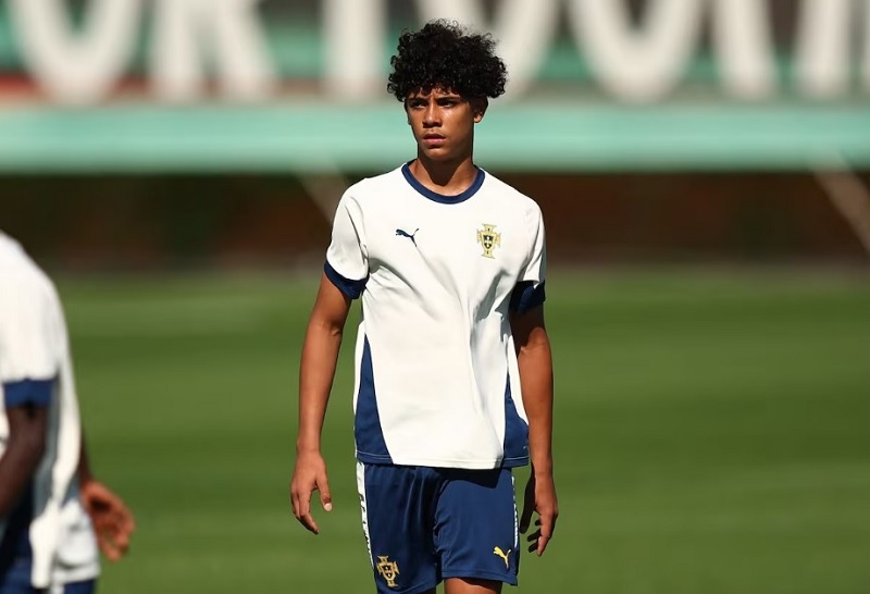 Con trai Ronaldo thử việc tại Real Madrid - Ảnh 1