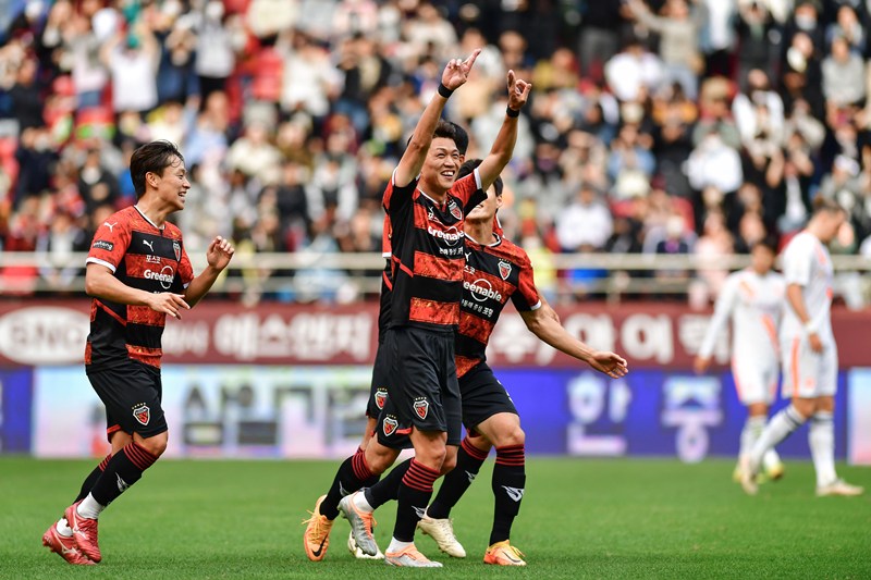 Soi kèo phạt góc Pohang Steelers vs Gangwon, 13h00 ngày 28/03 - Ảnh 1