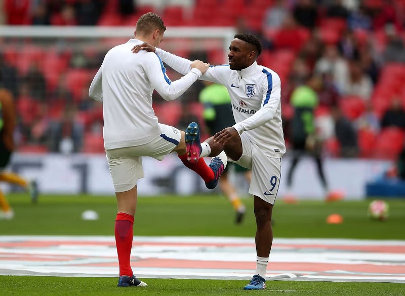 Cựu tiền đạo ĐT Anh lần đầu ngồi ‘ghế nóng’ - Ảnh 2