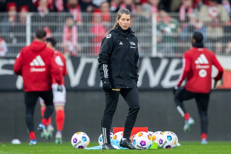 Bundesliga tạo nên bước ngoặt với HLV nữ đầu tiên - Ảnh 1