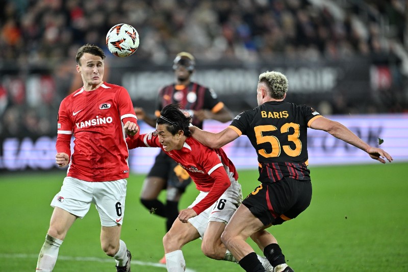 Nhận định, Soi kèo AZ Alkmaar vs Heerenveen 21h45 ngày 12/04: Điểm tựa sân nhà - Ảnh 1