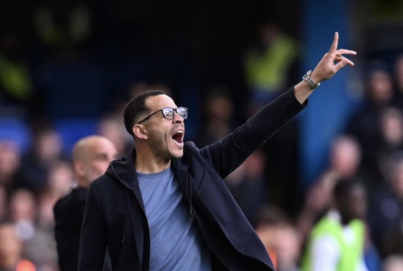 Chelsea khiến CĐV bất ngờ với quyết định liên quan đến HLV Rosenior - Ảnh 2